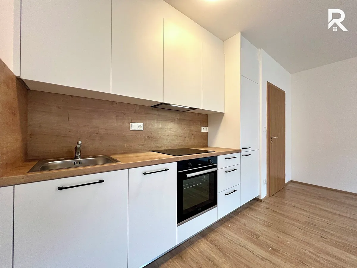 Pronájem bytu 1+kk 34 m²